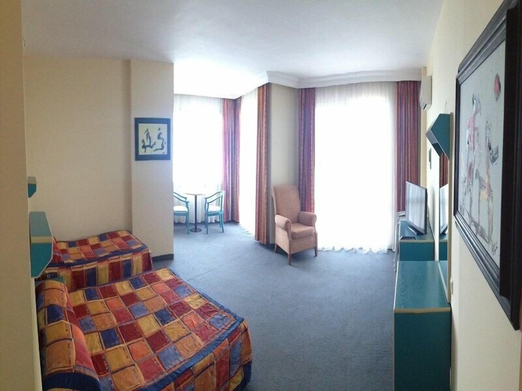 Merlin Beach Park Hotel Tosmur 外观 照片