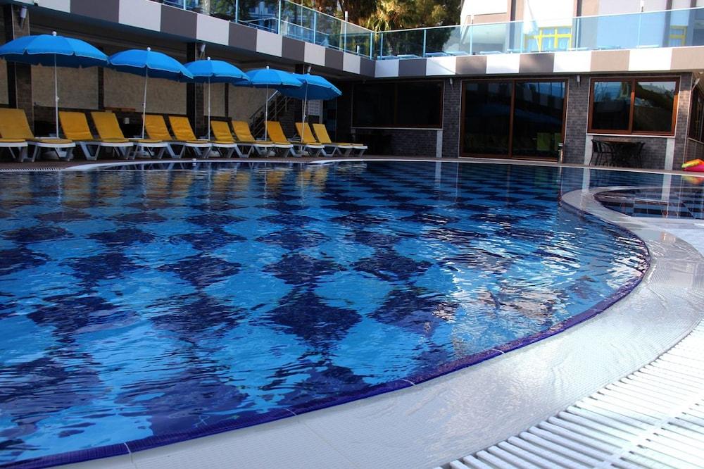 Merlin Beach Park Hotel Tosmur 外观 照片