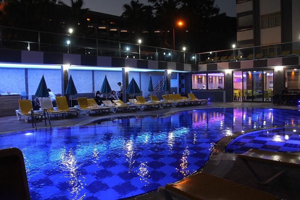 Merlin Beach Park Hotel Tosmur 外观 照片